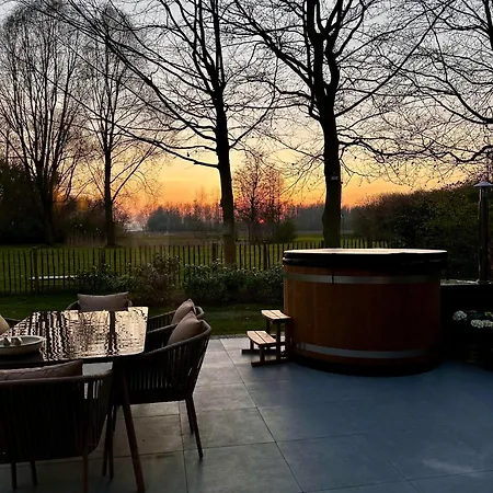 Landhuisje Ter Heide - Charming With Hottub * De Moer